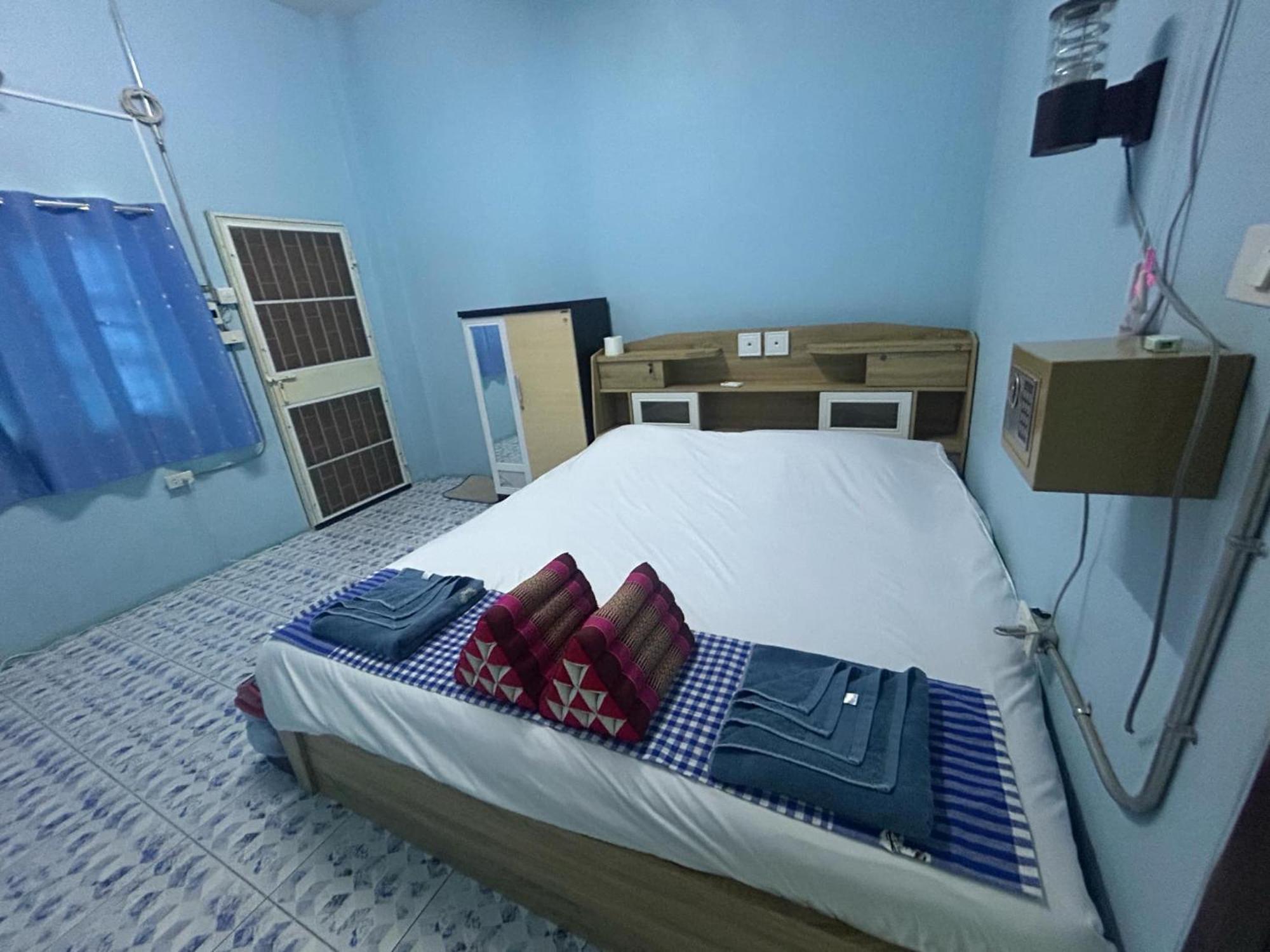 Noot'S Guesthouse Kanchanaburi Extérieur photo