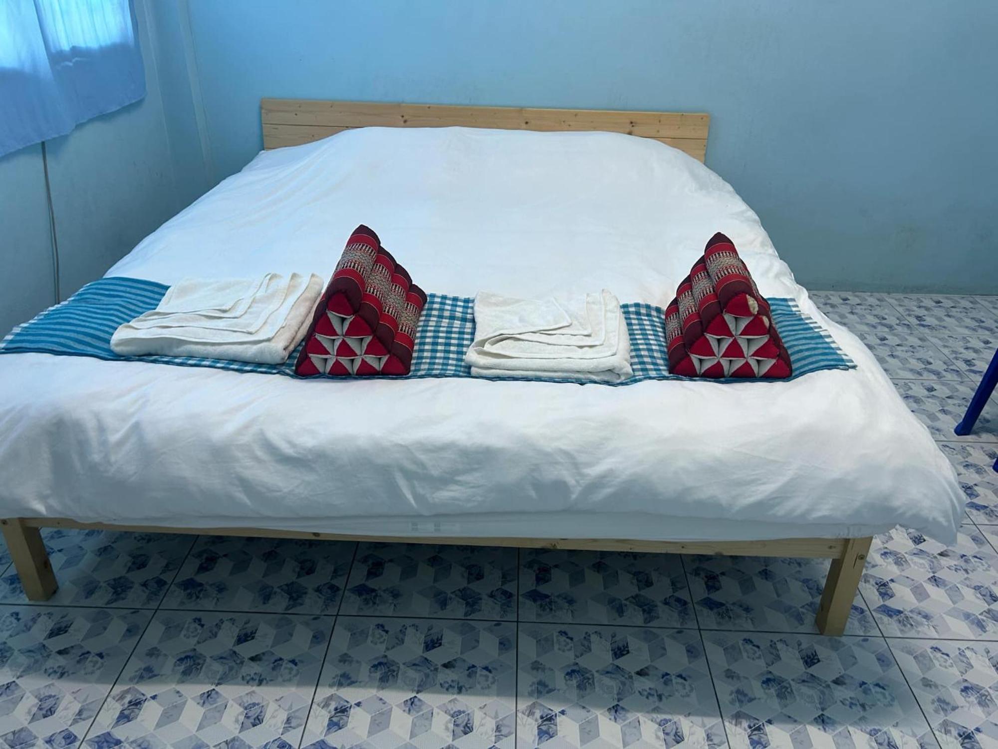 Noot'S Guesthouse Kanchanaburi Extérieur photo